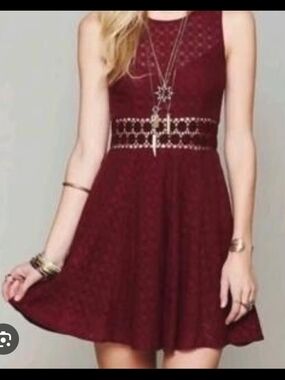 Sleeveless Lace Fit & Flare Dress in Wine